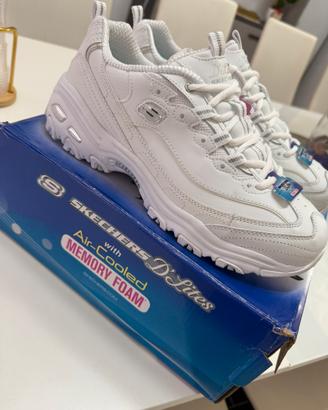 SKECHERS D’LITE