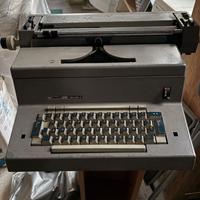 Macchina da scrivere Olivetti TEKNE 4