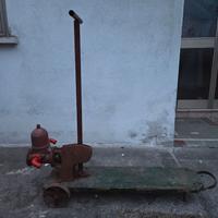 Pompa a mano  antica