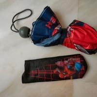 Due ombrelli spiderman