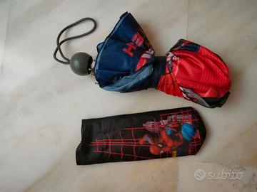 Due ombrelli spiderman