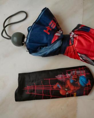 Due ombrelli spiderman