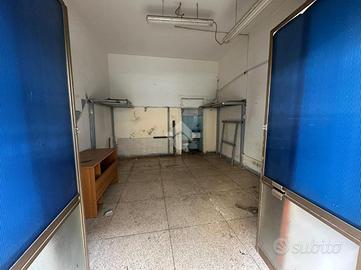 NEGOZIO A NAPOLI