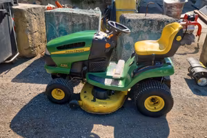 TRATTORINO RASAERBA JOHN DEERE X120