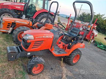 Trattore KUBOTA mod. BX2350