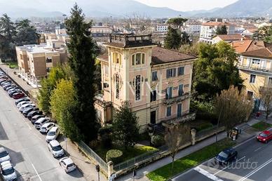 Appartamento di 184 m² con più di 5 locali a Lucca