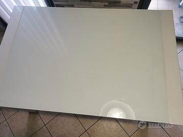 Tavolo da cucina con superficie in vetro