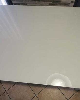 Tavolo da cucina con superficie in vetro