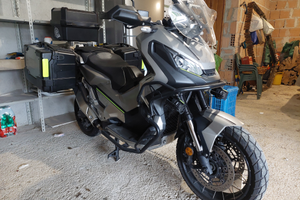 Xadv 750