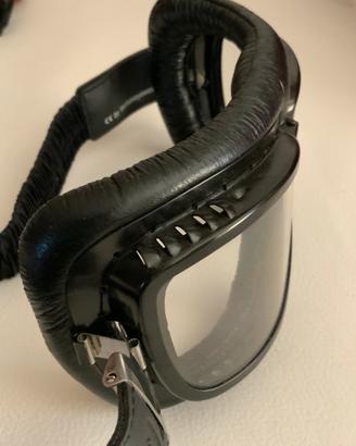 Casco moto e occhiali protezione in pelle vintage