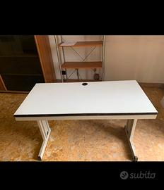 Scrivania in metallo 