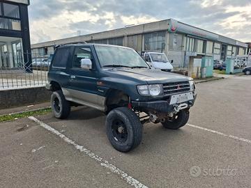 Mitsubishi Pajero 2.5 TDI Metal-top S.S. GLS Targe