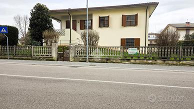 VILLA SINGOLA A BORGO VIRGILIO