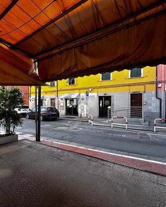 NEGOZIO A SARZANA