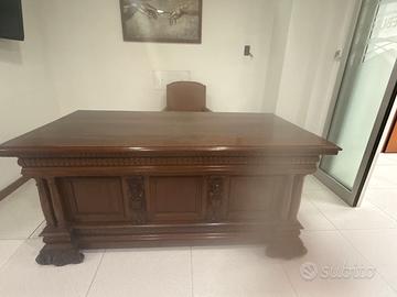 Scrivania direzionale classica in legno lavorato