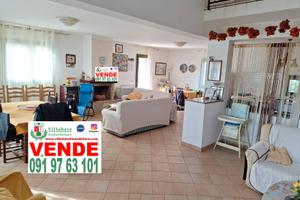 Villetta Indipendente 5 vani 2 servizi + giardino