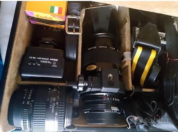 macchina fotografica NIKON F 401 S. 