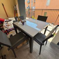 Tavolo allungabile e sedie da esterno