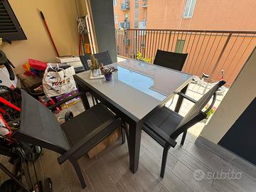 Tavolo allungabile e sedie da esterno