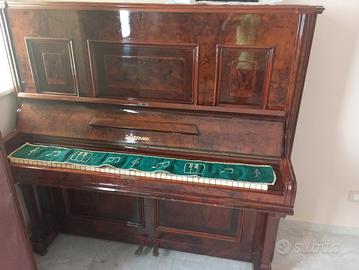 pianoforte a parete