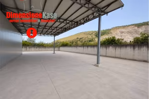 Immobile di 270 m² con 1 locale a San Felice a Can