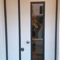 Porte blindate con vetro e senza