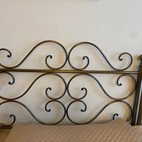 Due letti singoli in ottone, stie liberty