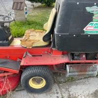 Trattorino taglia erba