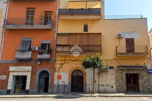 3 LOCALI A TORRE DEL GRECO