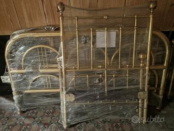 strottiura letto in ottone dorata