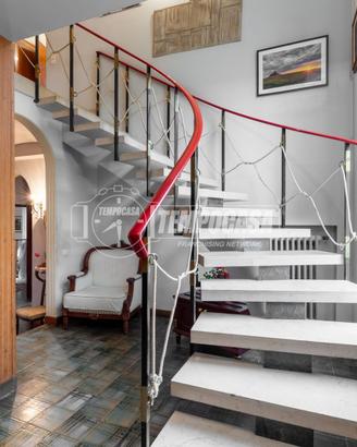 VILLA CON GIARDINO PRIVATO
