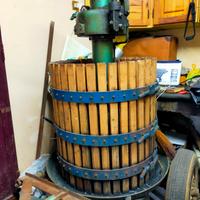 TORCHIO IDRAULICO PER UVA CON RUOTE 