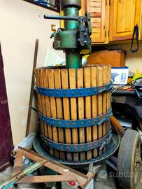 TORCHIO IDRAULICO PER UVA CON RUOTE 