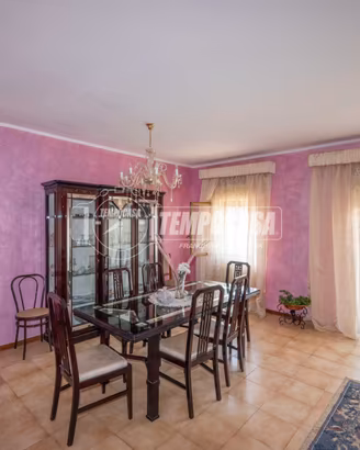 Ampio e luminoso pentavani con cantina di propriet