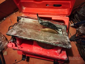 Sega   elettrica per piastrelle e pompa idrovora