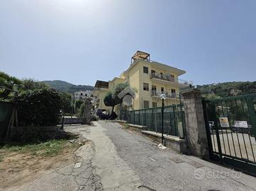 4 LOCALI A SORRENTO