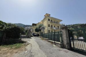 4 LOCALI A SORRENTO