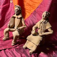 Piccole statue in terracotta grezza