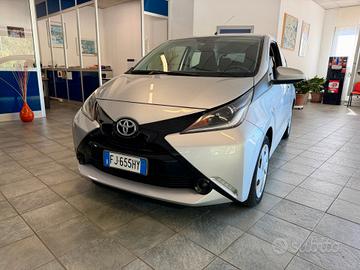 Toyota Aygo 1.0 VVT-i 69 CV 5 porte x-play-CAMBIO 