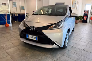 Toyota Aygo 1.0 VVT-i 69 CV 5 porte x-play-CAMBIO 