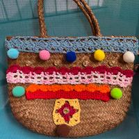 Borsa di paglia decorata a mano
