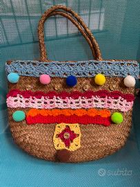 Borsa di paglia decorata a mano