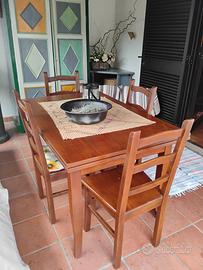 Tavolo allungabile con 4 sedie