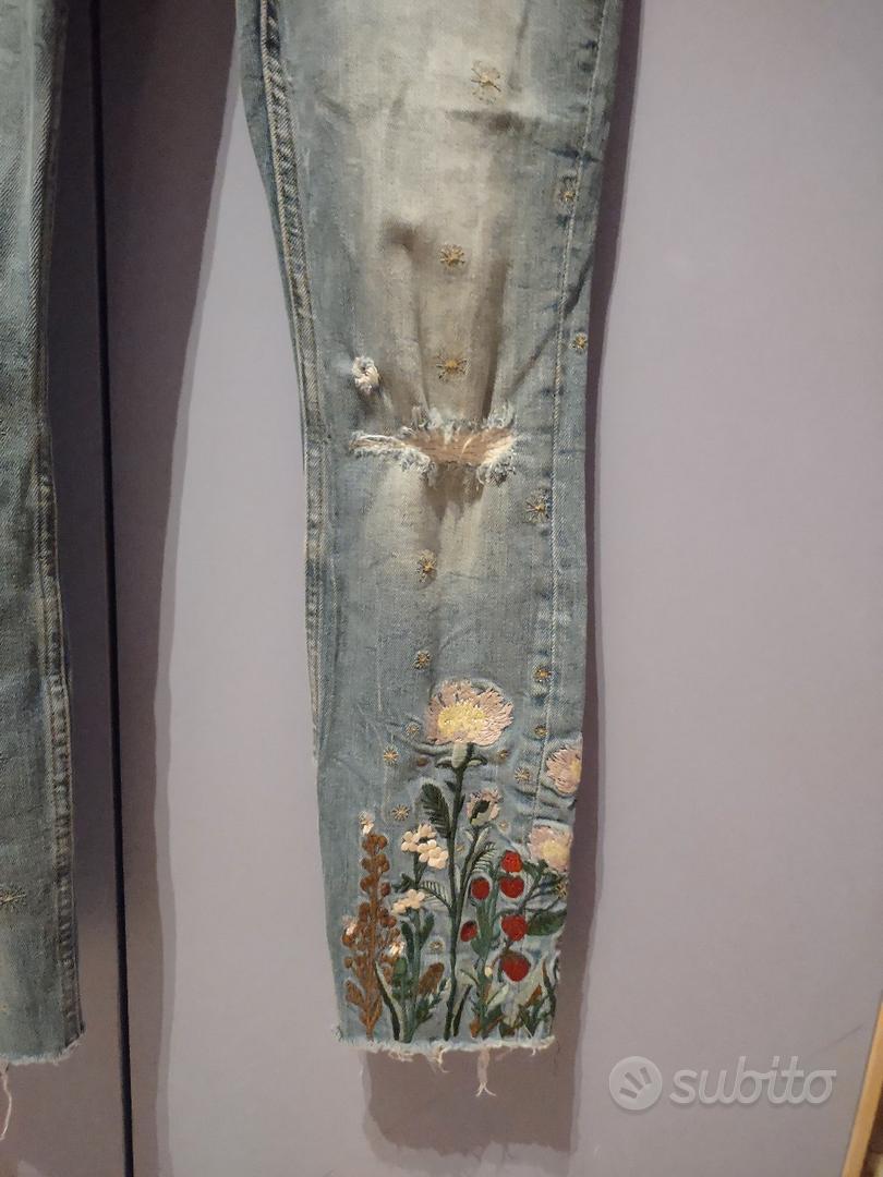 jeans Zara con fiori ricamati Abbigliamento e Accessori In vendita a Benevento