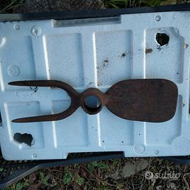 Zappa in ferro battuto d'epoca