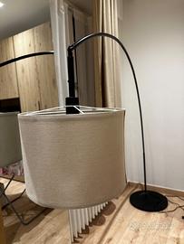 Lampada da terra ad arco