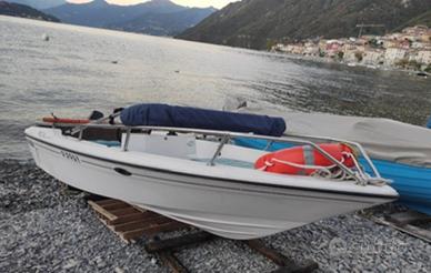 Barca motore prendisole e posto barca lago como