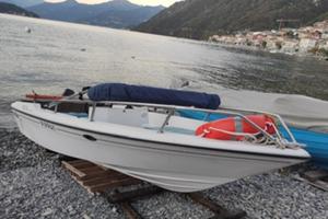 Barca motore prendisole e posto barca lago como