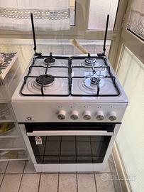Cucina 4 fuochi con forno a gas