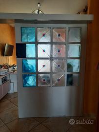 Parete divisoria con porta scorrevole 